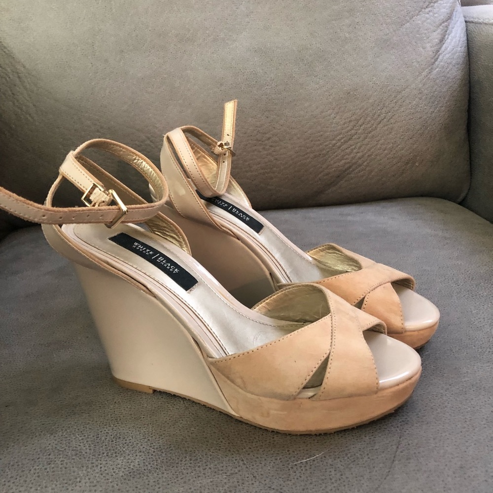 ⭐️⭐️White House Black Market Wedges